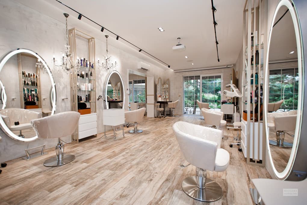 Comfy chairs in beauty salon interior design